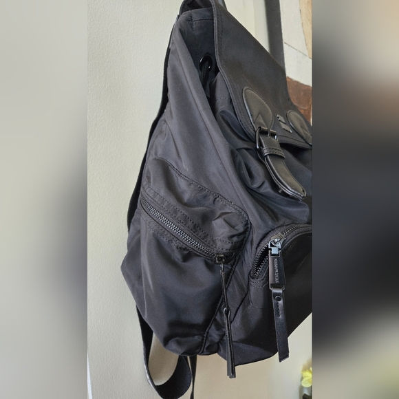 Steve Madden Cinch Snap Nylon Backpack Black with Water Bottle - Picture 5 of 11